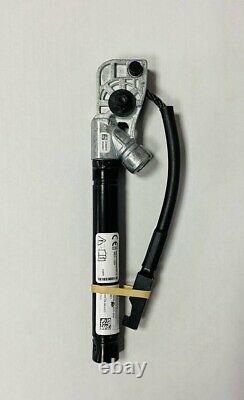 Tesla Model 3 / Y 2017-2022 Left Driver Seat Belt Pretensioner 1090322-01-C OEM